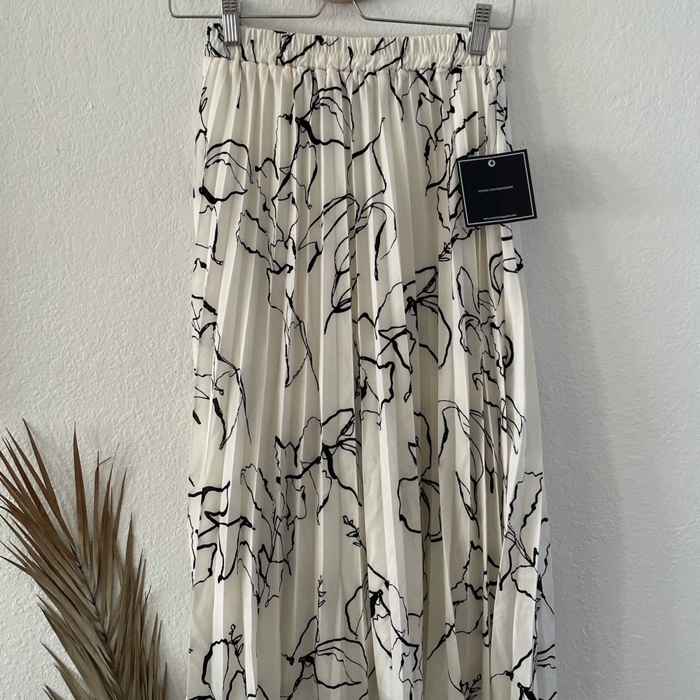 NWT Midi Skirt Black and White Pattern